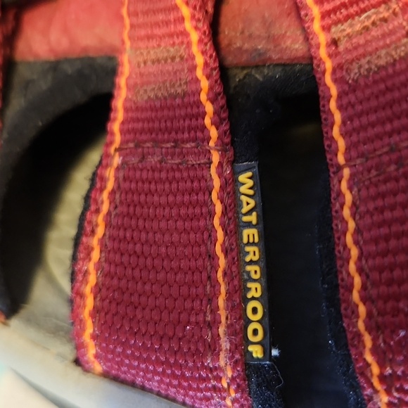 Keen Outdoor Hiking Waterproof Sandals Adjustable Lace Size 10 Maroon Burgundy - Picture 12 of 12